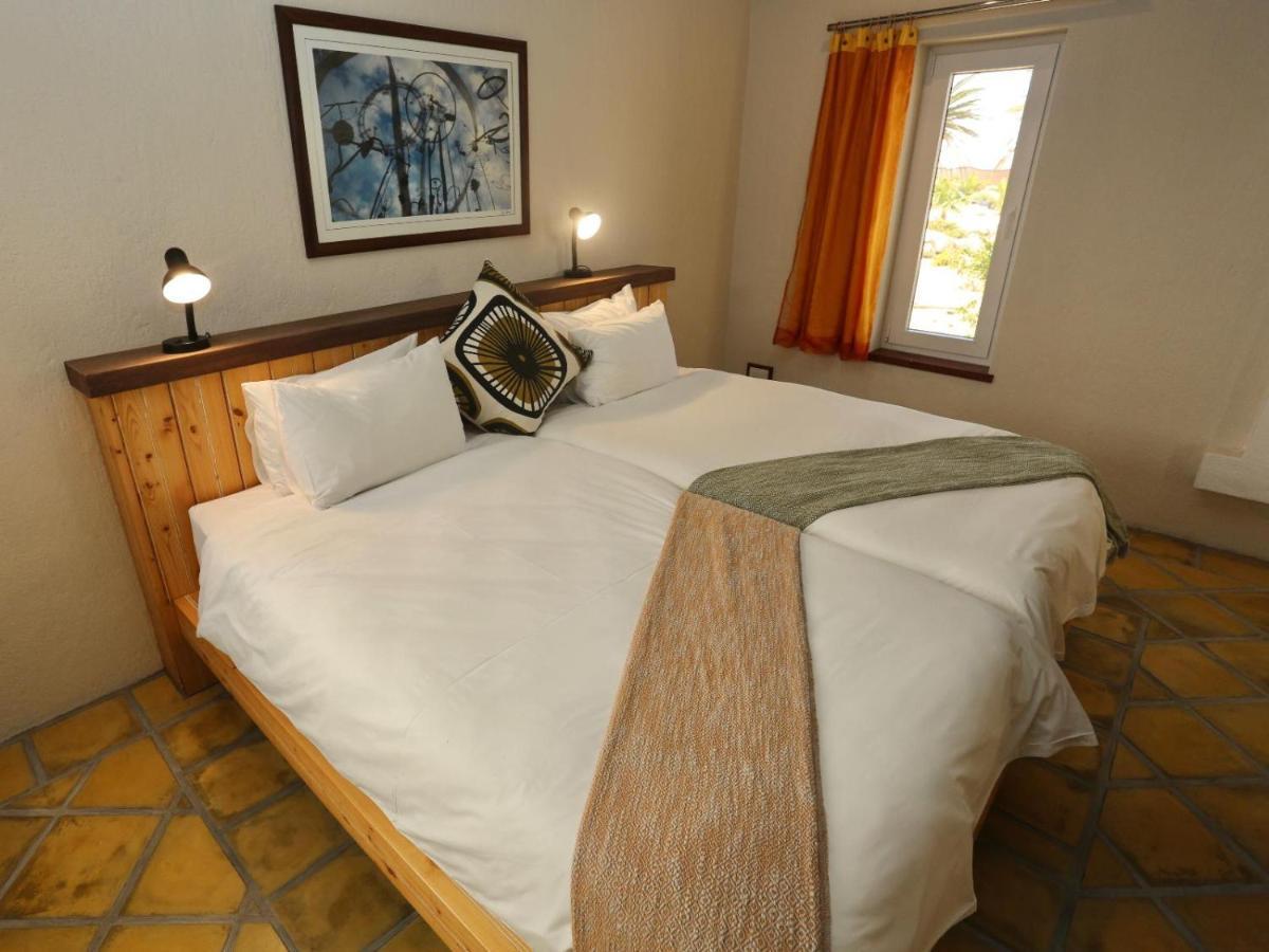 Desert Breeze Lodge スワコプムント エクステリア 写真