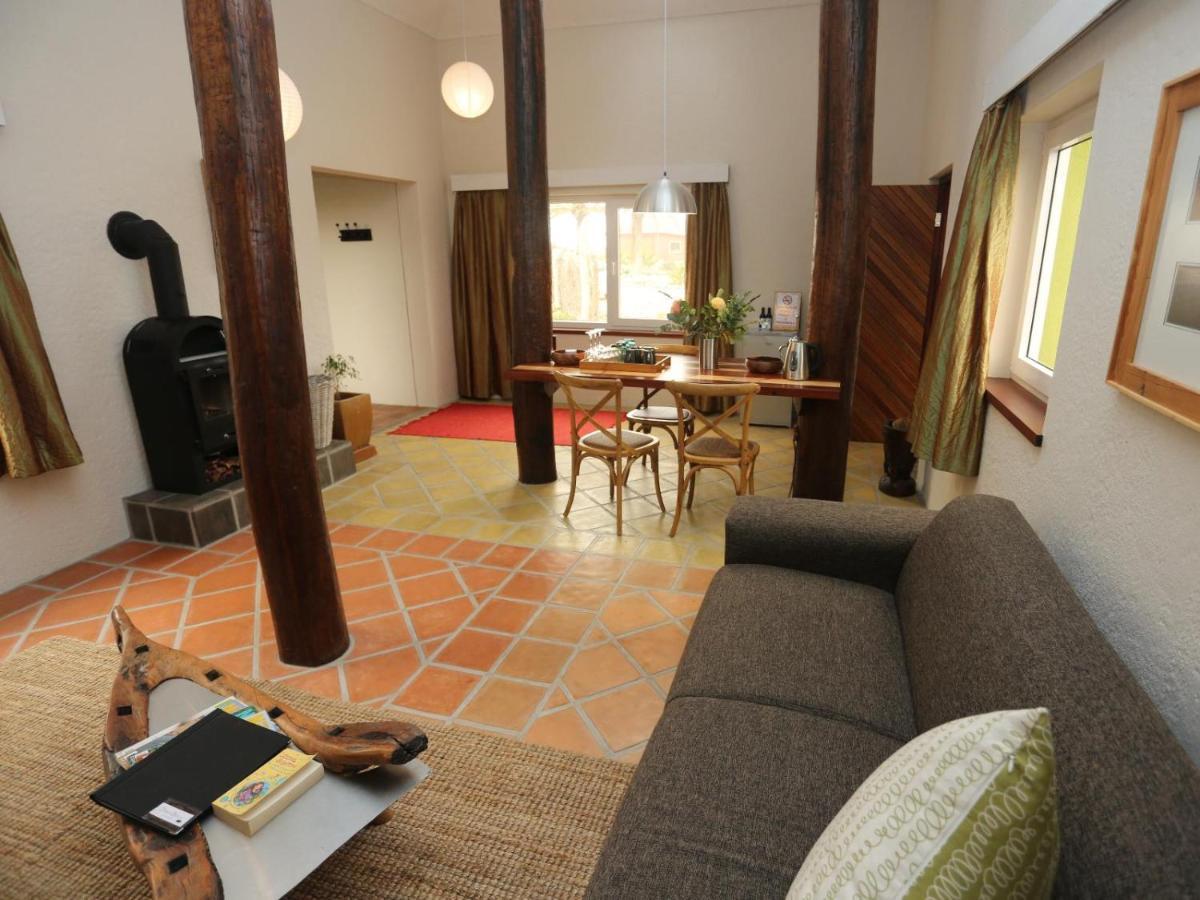 Desert Breeze Lodge スワコプムント エクステリア 写真